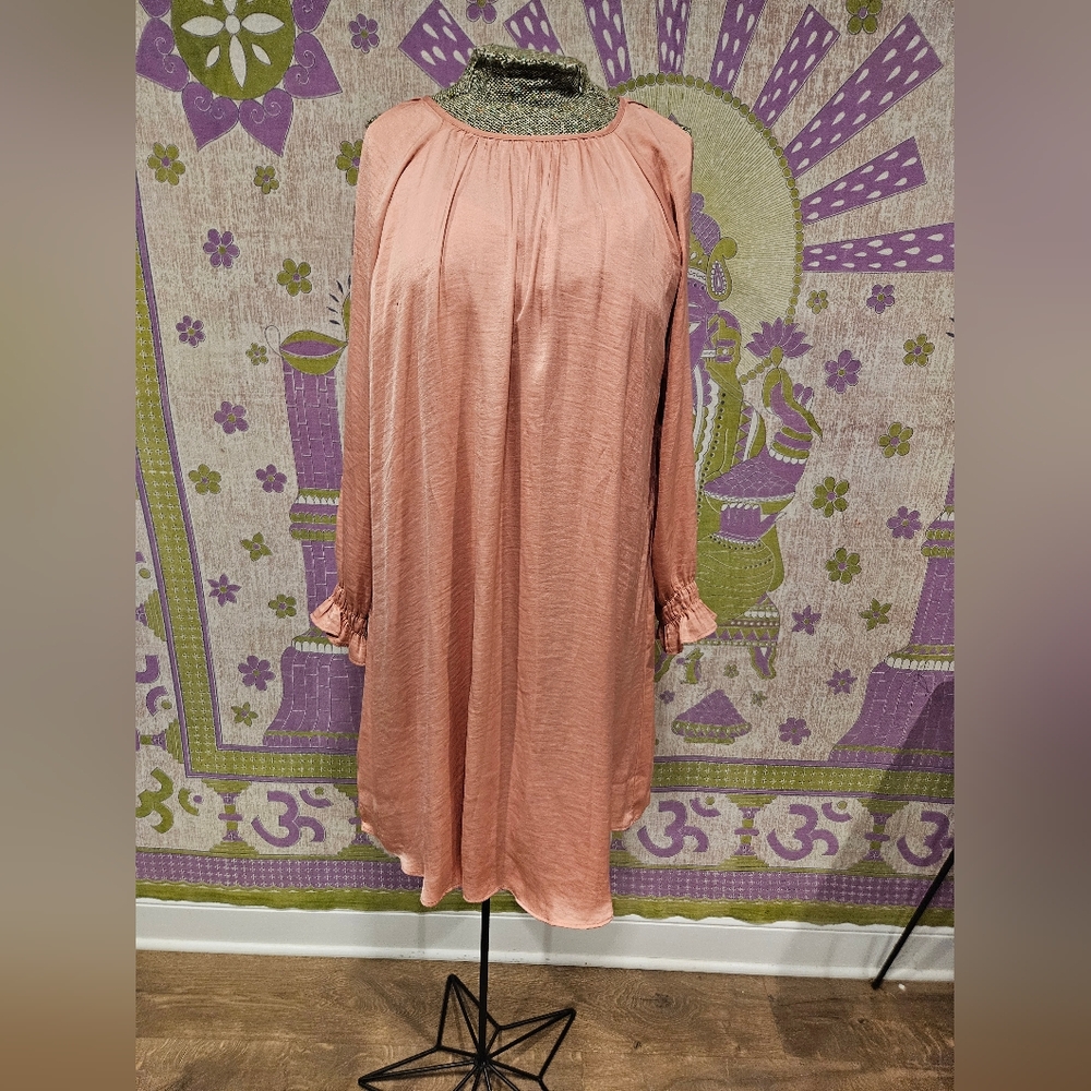 Cold shoulder silky dress size L nwt